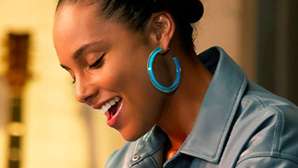American Greetings Introduces New SmashUp™ Customized Video ecard with Alicia Keys